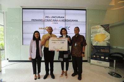 Penandatanganan kerja sama PT MNC Life Assurance dan Jakarta Eye Center di Jakarta, Senin (27/2/2023).