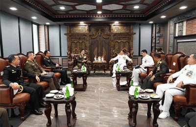 Panglima TNI Laksamana TNI Yudo Margono menerima Kunjungan Kehormatan Panglima Angkatan Bersenjata (Pangab) Singapura Letjen Melvyn Ong, PPA (E).