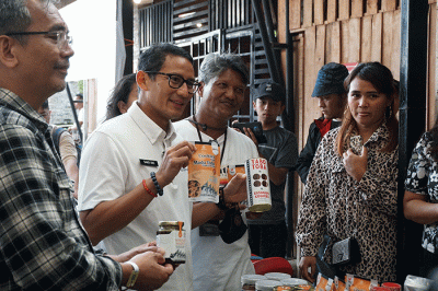 Menteri Pariwisata dan Ekonomi Kreatif, Sandiaga Uno menghadiri kegiatan Kelana Nusantara di Pizza Andaliman, Kabupaten Toba, Sumatra Utara.