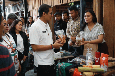 Menteri Pariwisata dan Ekonomi Kreatif, Sandiaga Uno menghadiri kegiatan Kelana Nusantara di Pizza Andaliman, Kabupaten Toba, Sumatra Utara.
