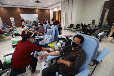 Executive Chairman MNC Group Hary Tanoesoedibjo saat meninjau acara kegiatan donor darah MNC Peduli.