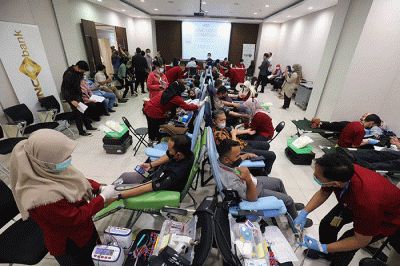 Executive Chairman MNC Group Hary Tanoesoedibjo saat meninjau acara kegiatan donor darah MNC Peduli.