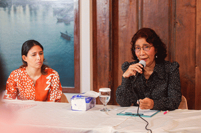 Founder PT ASI Pudjiastuti Aviation, Susi Pudjiastuti memberikan keterangan pers penyanderaan pilot di Susi Air di Jakarta, Rabu (1/3/2023).