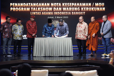 MOU program talkshow dan warung kerukunan 'Lintas Agama Indonesia Bangkit' di MNC Conference Hall, Gedung Inews Tower, Kebon Sirih Jakarta Pusat.