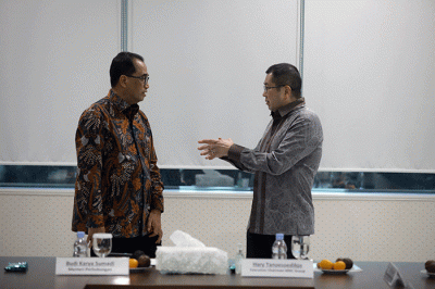 Executive Chairman MNC Group Hary Tanoesoedibjo bersama jajaran direksi MNC Media menerima kunjungan Menteri Perhubungan Budi Karya Sumadi bersama jajaran.