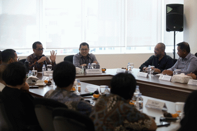 Executive Chairman MNC Group Hary Tanoesoedibjo bersama jajaran direksi MNC Media menerima kunjungan Menteri Perhubungan Budi Karya Sumadi bersama jajaran.