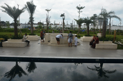 Ribuan jamaah dan wisatawan lokal maupun luar daerah mengikuti Salat Jumat perdana di Masjid Raya Sheikh Yazed Solo, Jawa Tengah, Jumat (3/3/2023).