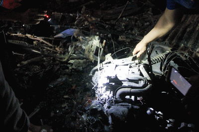 Sejumlah mobil milik warga hangus terbakar akibat kebakaran yang terjadi di Depo Pertamina Plumpang, Jakarta Utara, Sabtu (4/3/2023).