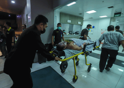 Korban kebakaran Depo Pertamina Plumpang tiba RSUD Koja, Jakarta Utara, Jumat (3/3/2023).