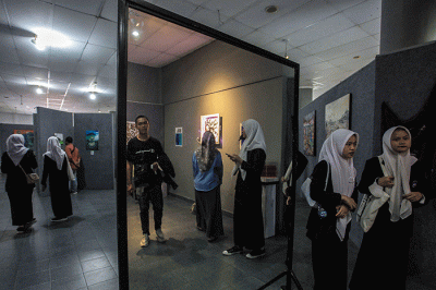 Puluhan karya seni pelajar Sumsel dipamerkan pada cara Pagelaran Budaya yang diselenggarakan Forum OSIS Sumatera Selatan di Galeri Cipta Budaya, Palembang.