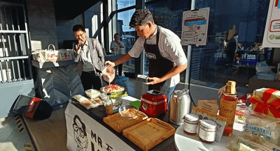 Live Demo @ DESSERT MARKT di Jakarta, Minggu (5/3/2023).