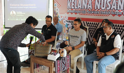 Menparekraf Sandiaga Salahuddin Uno saat menghadiri program Kelana Nusantara di Mandalika, Lombok Tengah, Minggu (5/3/2023).