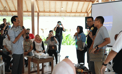 Menparekraf Sandiaga Salahuddin Uno saat menghadiri program Kelana Nusantara di Mandalika, Lombok Tengah, Minggu (5/3/2023).