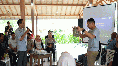 Menparekraf Sandiaga Salahuddin Uno saat menghadiri program Kelana Nusantara di Mandalika, Lombok Tengah, Minggu (5/3/2023).
