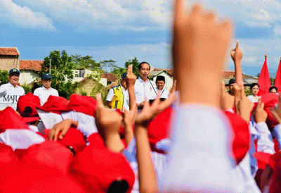 Presiden Joko Widodo meresmikan sejumlah proyek infrastruktur yang ada di Provinsi Jawa Barat, Minggu (5/3/2023).