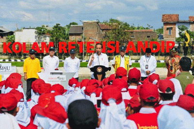 Presiden Joko Widodo meresmikan sejumlah proyek infrastruktur yang ada di Provinsi Jawa Barat, Minggu (5/3/2023).