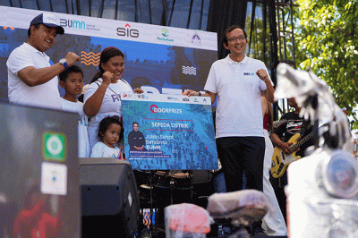 Jalan Sehat Bersama BUMN 2023 di Kampoeng Rawa, Ambarawa, Kabupaten Semarang, Jawa Tengah, Minggu (5/3/2023).