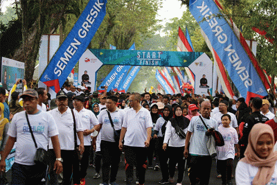 Jalan Sehat Bersama BUMN 2023 di Kampoeng Rawa, Ambarawa, Kabupaten Semarang, Jawa Tengah, Minggu (5/3/2023).