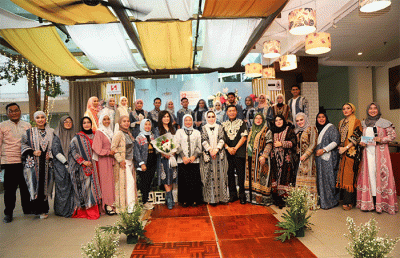 Menaker Ida Fauziyah memberikan paparannya saat acara Soft Launching dan Fashion Show Wastra Nusantara Collaboration Project Albis Group X Olla on Ethnic.