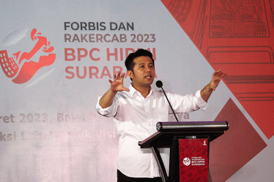 Wakil Gubernur Jawa Timur Emil Elestianto Dardak menyampaikan paparannya saat menghadiri Forum Bisnis yang digelar oleh  BPC HIPMI Surabaya.