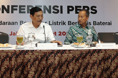 Keterangan pers terkait pemberian subsidi kendaraan bermotor listrik berbasis baterai (KBLBB) di Kantor Kemenko Kemaritiman dan Investasi, Jakarta.