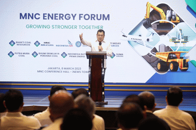 Executive Chairman MNC Group Hary Tanoesoedibjo memberikan paparannya saat menjadi pembicara dalam forum Management PT MNC Energy Investments Tbk.