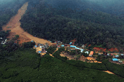 Foto udara Kampung Genteng, Desa Pangkalan, Kecamatan Serasan, Kabupaten Natuna yang terdampak tanah longsor, Rabu (8/3/2023).