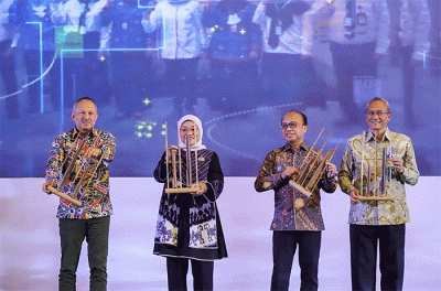 Menaker Ida Fauziyah secara resmi membuka Rapat Koordinasi Kerja Sama Penyelenggaraan Pelatihan Sumber Daya Manusia Ketenagakerjaan Tahun 2023 di Bandung.