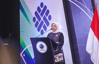 Menaker Ida Fauziyah secara resmi membuka Rapat Koordinasi Kerja Sama Penyelenggaraan Pelatihan Sumber Daya Manusia Ketenagakerjaan Tahun 2023 di Bandung.