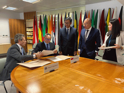 Mendag Zukkifli Hasan menandatangani Mou bersama Head Of Operation International Coffee Organization Gerardo Pattacconi.