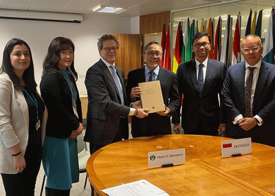 Mendag Zukkifli Hasan menandatangani Mou bersama Head Of Operation International Coffee Organization Gerardo Pattacconi.