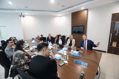 MNC University berkolaborasi dengan Macquarie University melalui sesi benchmarking untuk meningkatkan kurikulum.
