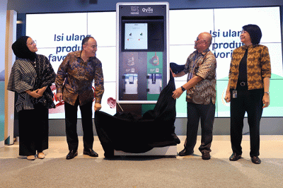 Peluncuran studi pasar kemasan isi ulang kedua melalui teknologi mesin isi ulang di Arkadia Green Park, Jakarta Selatan, Kamis (9/3/2023).