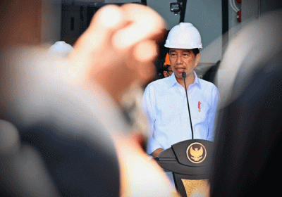 Presiden Joko Widodo saat meresmikan Sentra Penggilingan Padi Sragen, Kabupaten Sragen, Jawa Tengah, Sabtu (11/3/2023).