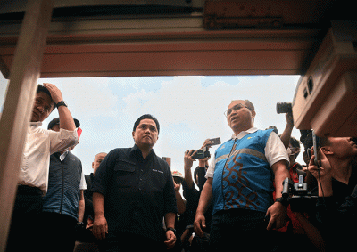 Ketum PSSI Erick Thohir didampingi Menpora Zainudin Amali, Gubernur Sumsel Herman Deru, Wali Kota Palembang Harnojoyo memantau kesiapan Stadion GSJ Palembang.