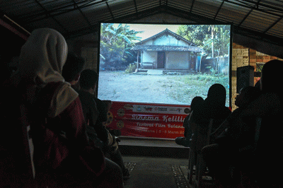 Untuk pertama kalinya, Sinema Keliling Festival Film Bulanan digelar di Kampung Wisata Rejowinangun, Kotagede, Yogyakarta pada 3-5 Maret 2023.