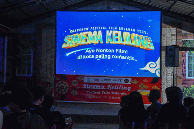 Untuk pertama kalinya, Sinema Keliling Festival Film Bulanan digelar di Kampung Wisata Rejowinangun, Kotagede, Yogyakarta pada 3-5 Maret 2023.