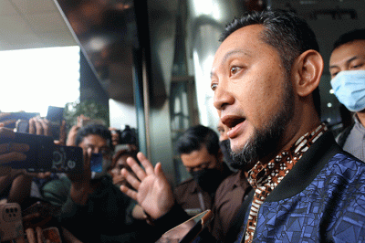 Kepala Bea Cukai Makassar Andhi Pramono usai menjalani pemeriksaan di Gedung Merah Putih, KPK Jakarta, Senin (14/3/2023).