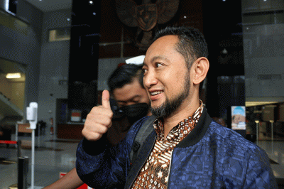 Kepala Bea Cukai Makassar Andhi Pramono usai menjalani pemeriksaan di Gedung Merah Putih, KPK Jakarta, Senin (14/3/2023).