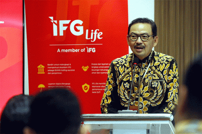 Direktur Utama IFG Life, Harjanto Tanuwidjaja bersama Direktur PT Bahana TCW Investment Management, Doni Firdaus menandatangani kerja sama pengelolaan aset.
