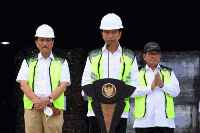 Presiden Joko Widodo meresmikan tempat pengolahan sampah terpadu (TPST) Kesiman Kertalangu di Kota Denpasar, Bali, Senin (13/3/2023).