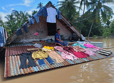 Berdasarkan kaji cepat sementara, ketinggian banjir terpantau berkisar antara 50 - 400 sentimeter.