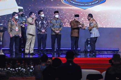Wakil Presiden KH Ma'ruf Amin memberikan sambutan usai menyerahkan penghargaan Cakupan Kesehatan Semesta atau Universal Health Coverage (UHC) di Indonesia.