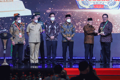 Wakil Presiden KH Ma'ruf Amin memberikan sambutan usai menyerahkan penghargaan Cakupan Kesehatan Semesta atau Universal Health Coverage (UHC) di Indonesia.