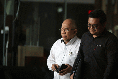 Direktur Utama PT Asabri Wahyu Suparyono usai menjalani pemeriksaan di Gedung Merah Putih KPK Jakarta, Selasa (14/3/2023).