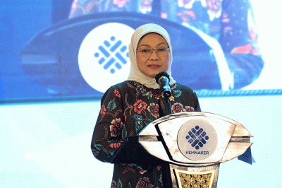 Menaker Ida Fauziyah memberikan paparannya saat acara Rapat Koordinasi Program Dekonsentrasi dan Tugas Pembantuan di Jakarta, Rabu (15/3/2023).