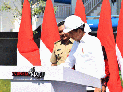 Presiden Joko Widodo meresmikan Sistem Penyediaan Air Minum (SPAM) Banjarbakula di Kota Banjarbaru, Kalimantan Selatan, Jumat (17/3/2023).