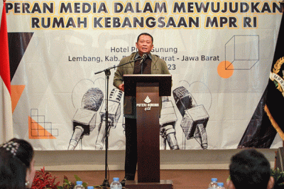 Ketua MPR RI Bambang Soesatyo saat memberikan sambutan mengenai peran media dalam mewujudkan rumah kebangsaan MPR RI di Jawa Barat, Jumat (18/3/2023).