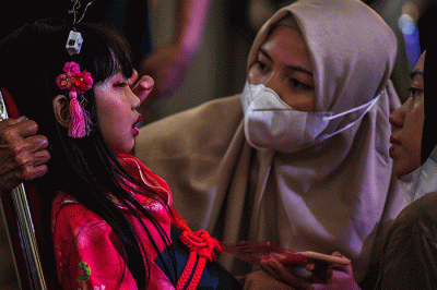 Puluhan cosplayer adu penampilan di atas panggung Cosplayer Competition di Atrium Pusat Perbelanjaan OPI Jakabaring, Banyuasin, Minggu (19/3/2023).