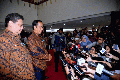 Presiden Joko Widodo memberikan paparannya saat acara Penyerahan Penghargaan Penanganan Covid-19, di Gedung Dhanapala, Kementerian Keuangan, Jakarta.